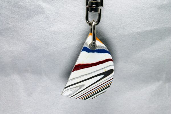 Fordite Keychain - 35.2mm x 21.28mm x 3.39mm          (2161)